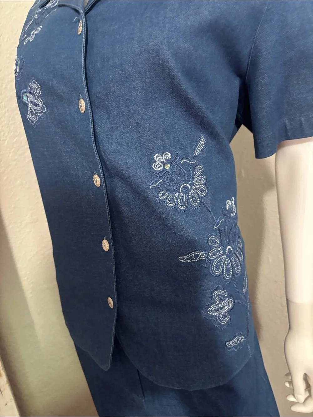Alfred Dunner Blue Embroidered Short-Sleeve Capri Set